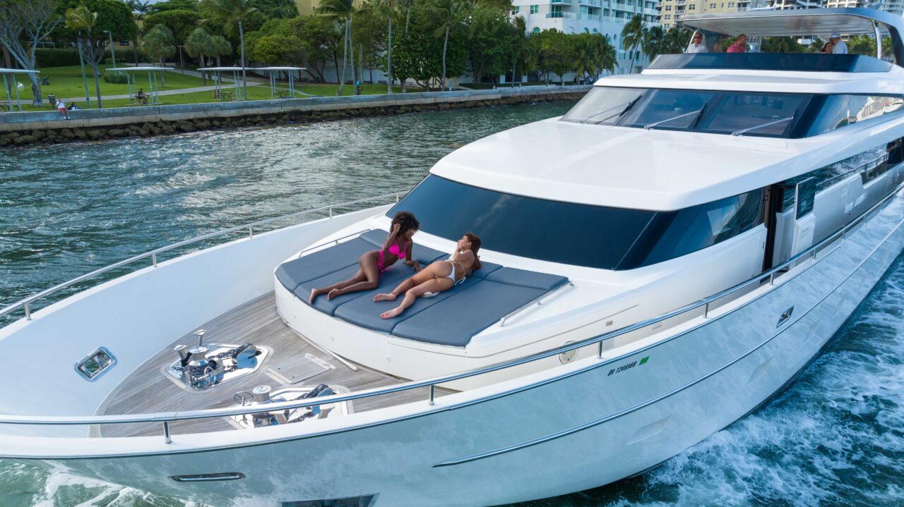 97 San Lorenzo charter yacht in Miami