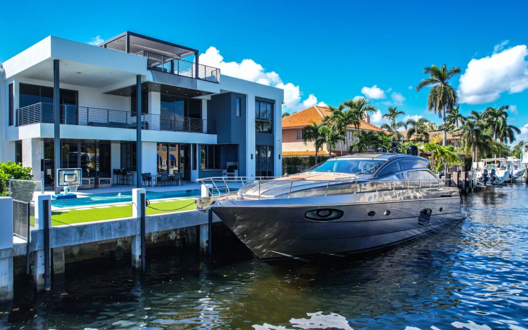 Why Choose a Luxury Yacht in Miami?