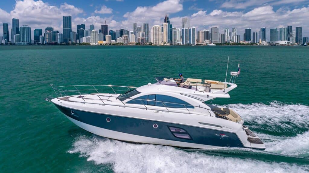 52 Beneteau Fly charter yacht in Miami