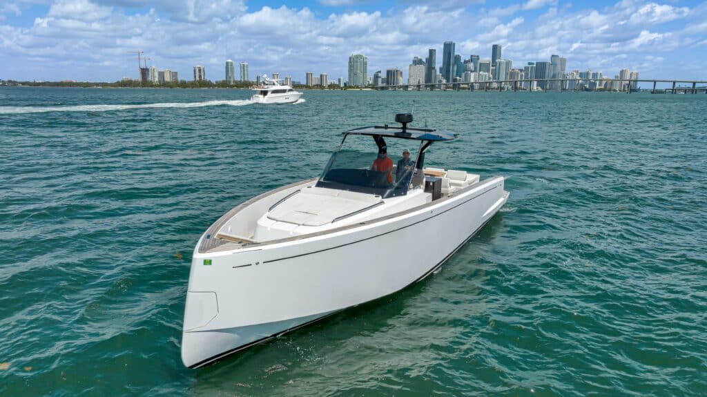 43 Pardo 2021 charter yacht in Miami
