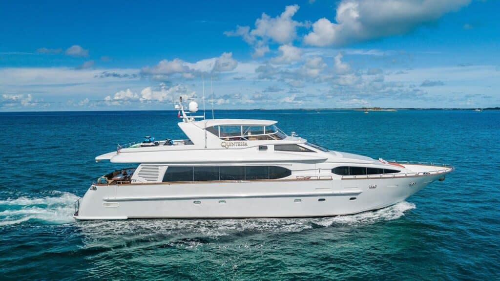 105 Aqua charter yacht in Miami