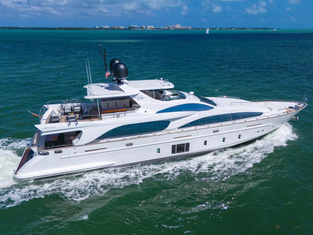 105 Azimut SV charter yacht in Miami