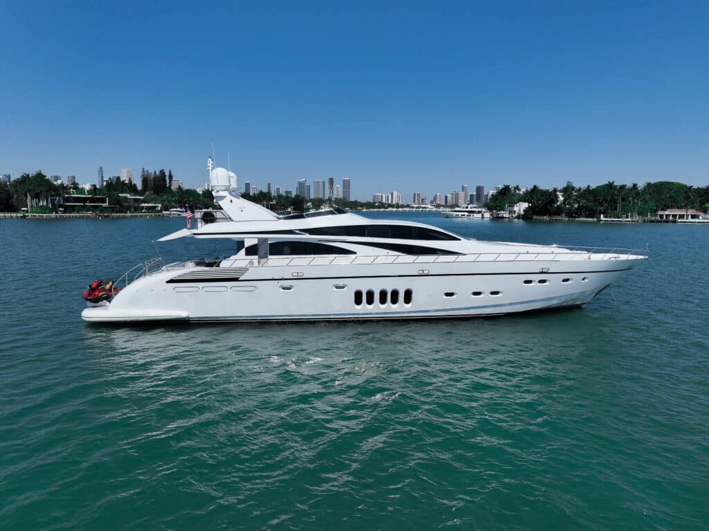 105 Leopard charter yacht in Miami