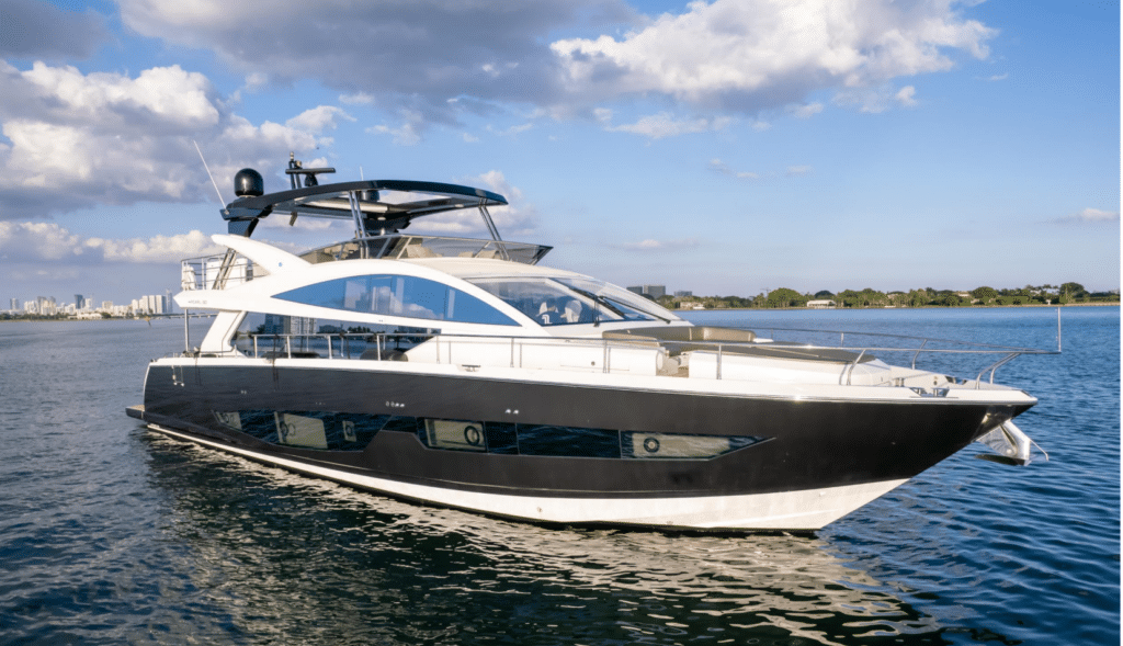 82 Pearl charter yacht in Miami