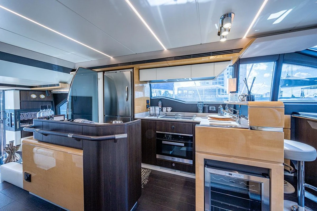 Sunset charter on 66 ft Azimut yacht Miami Beach