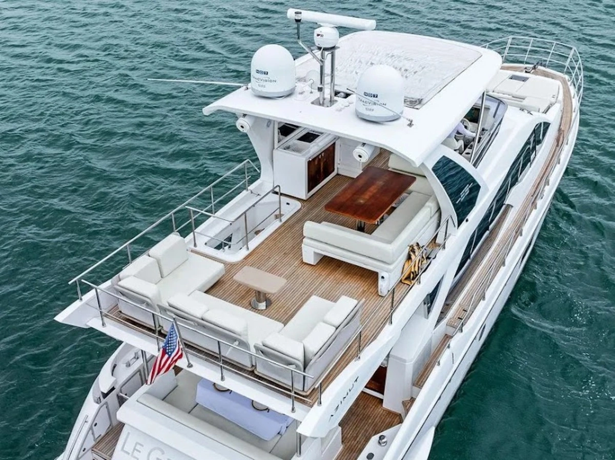 70' Azimut 'Le Grand Bleu' Yacht Charter Miami
