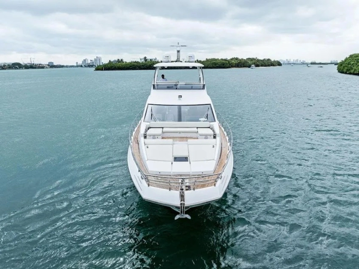 70' Azimut 'Le Grand Bleu' Yacht Charter Miami