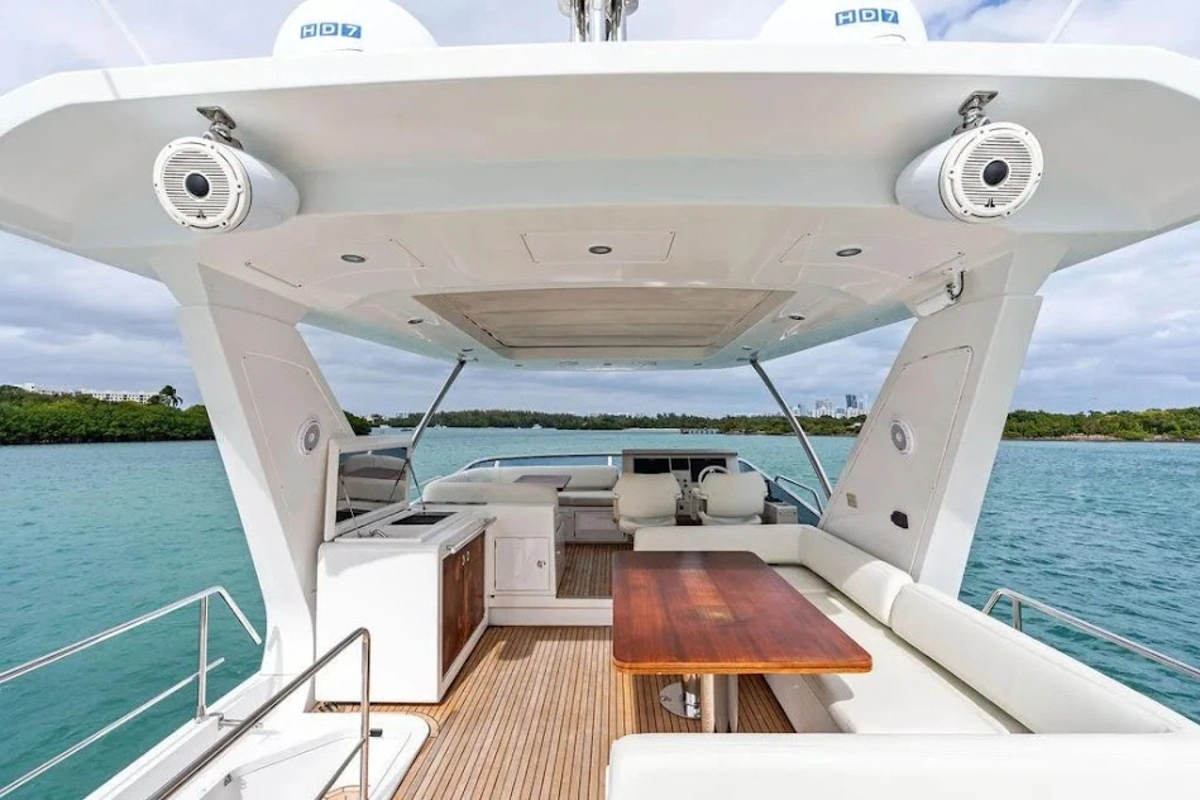 70' Azimut 'Le Grand Bleu' Yacht Charter Miami