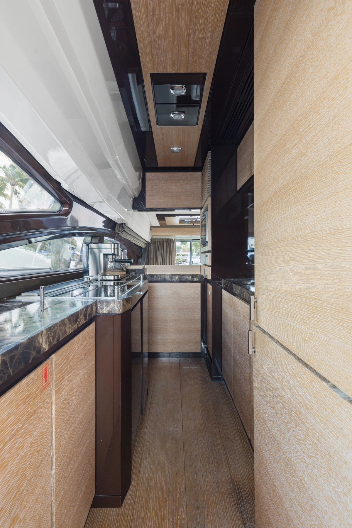 Master stateroom aboard 70 ft Azimut211 charter Miami