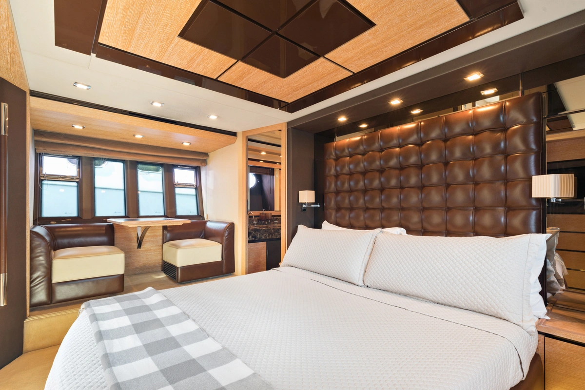 Sunset charter on 70 ft Azimut211 yacht Miami Beach
