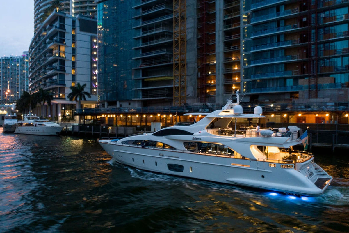 105 ft Azimut charter yacht anchored near South Beach Miami