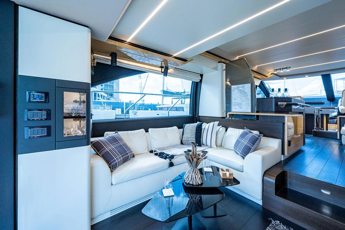 Sunset charter on 66 ft Azimut yacht Miami Beach
