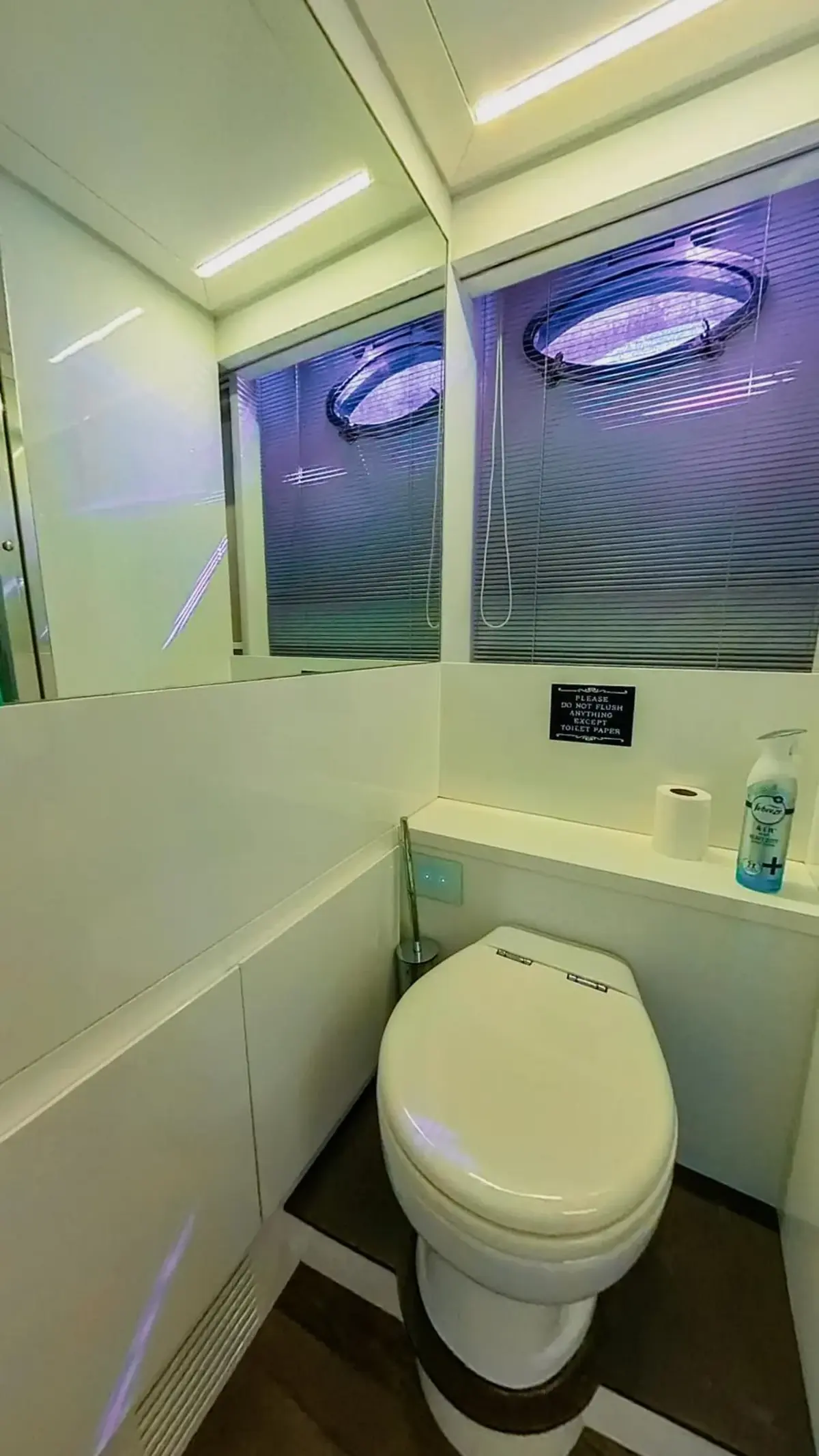 Swim platform on 62 ft Pershing 2 yacht Miami